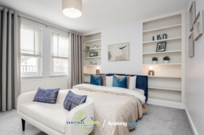 Cosy 3BR Windsor Home By Sentinel Living Short Lets & Serviced Accommodation Pet Friendly & Superfast Wifi